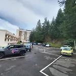 Mit Pool In *